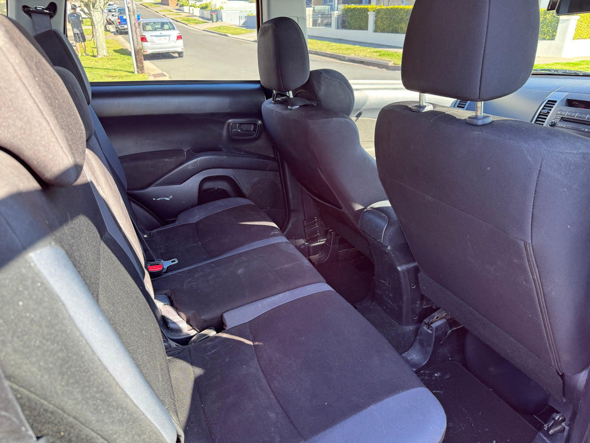 2011 Mitsubishi Outlander LS 4WD